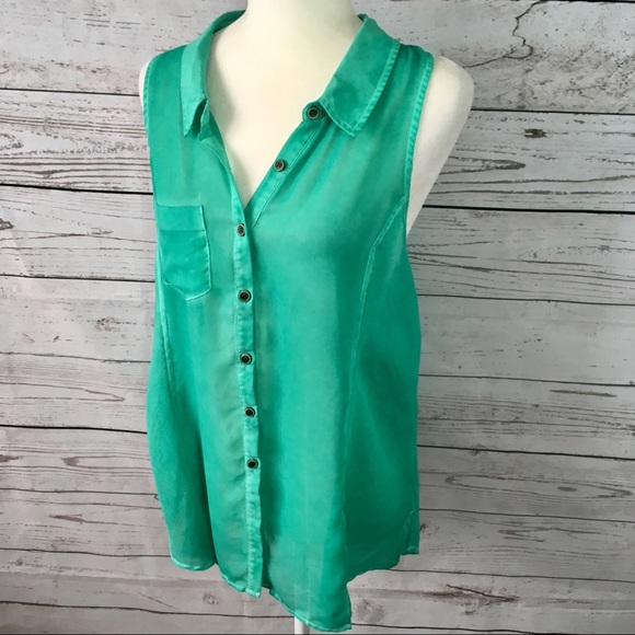 Urban Outfitters Tops - 😎Urban Outfitters M+M button front sleeveless top